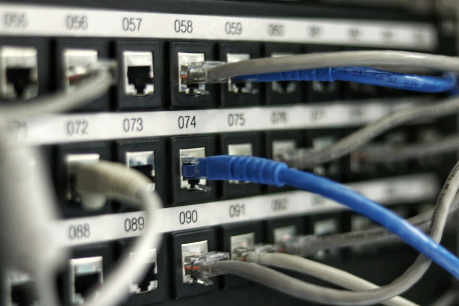 The Era of 6G Intelligent Mobile Networks and System Security Challenges