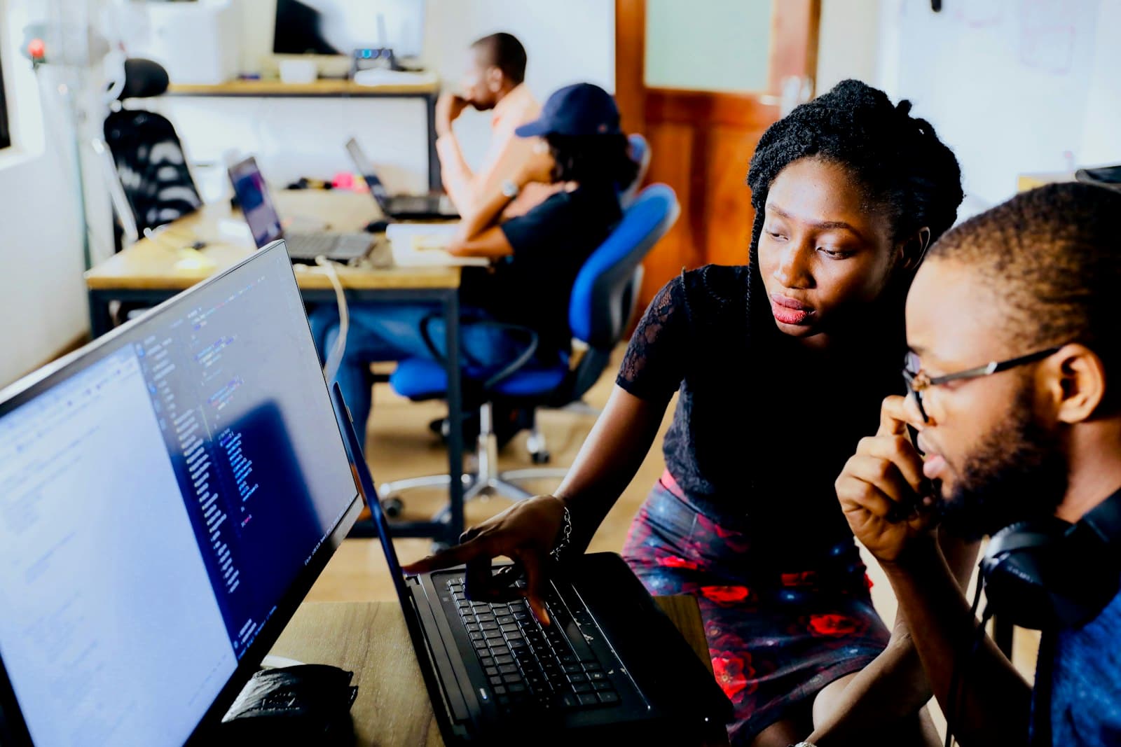 THE IMPORTANCE OF ENHANCING MOBILE SECURITY AWARENESS